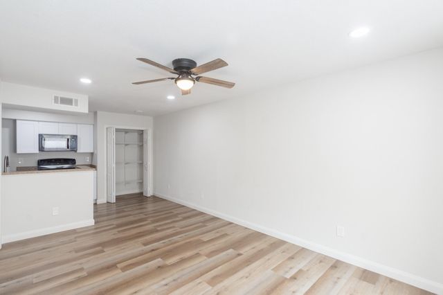 2110 Wilcrest Drive 112, Houston, TX 77042
