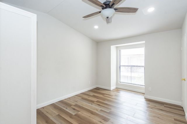 2110 Wilcrest Drive 112, Houston, TX 77042