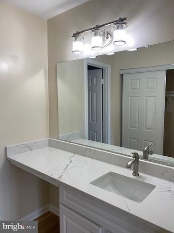 12438 WENDELL HOLMES RD, Herndon, VA 20171