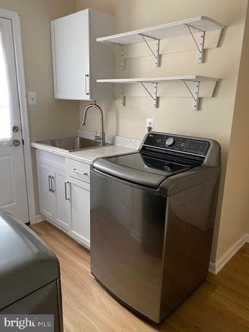 12438 WENDELL HOLMES RD, Herndon, VA 20171