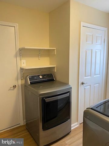 12438 WENDELL HOLMES RD, Herndon, VA 20171