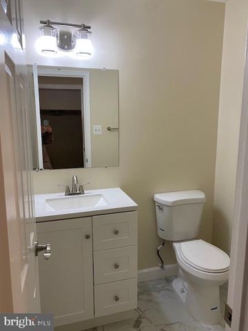 12438 WENDELL HOLMES RD, Herndon, VA 20171