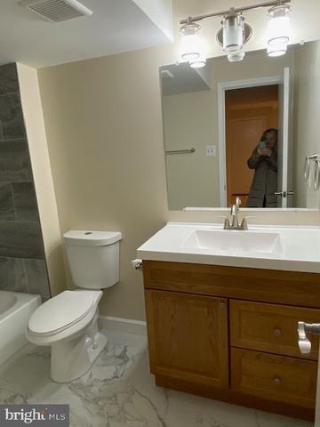 12438 WENDELL HOLMES RD, Herndon, VA 20171