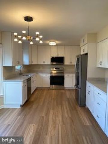 12438 WENDELL HOLMES RD, Herndon, VA 20171