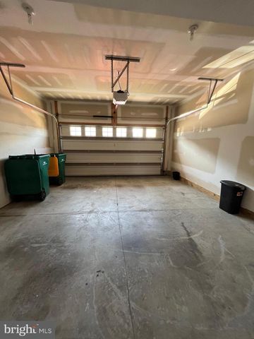 6426 CREEKBEND DR, Mechanicsburg, PA 17050