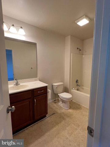 6426 CREEKBEND DR, Mechanicsburg, PA 17050