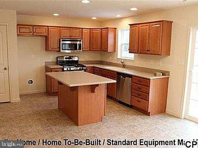 6426 CREEKBEND DR, Mechanicsburg, PA 17050