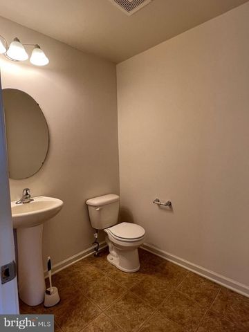 6426 CREEKBEND DR, Mechanicsburg, PA 17050