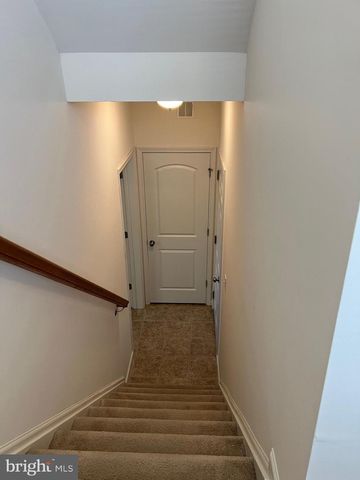 6426 CREEKBEND DR, Mechanicsburg, PA 17050