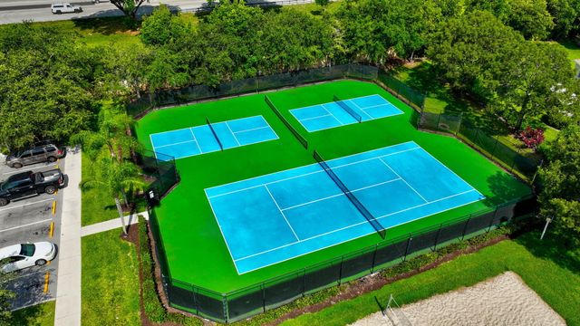 4706 SW 13th Street, Deerfield Beach, FL 33442