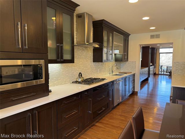 32696 Ravine Drive, Franklin, MI 48025