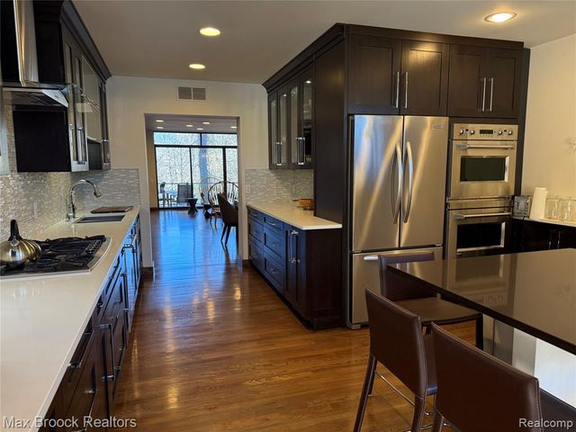 32696 Ravine Drive, Franklin, MI 48025