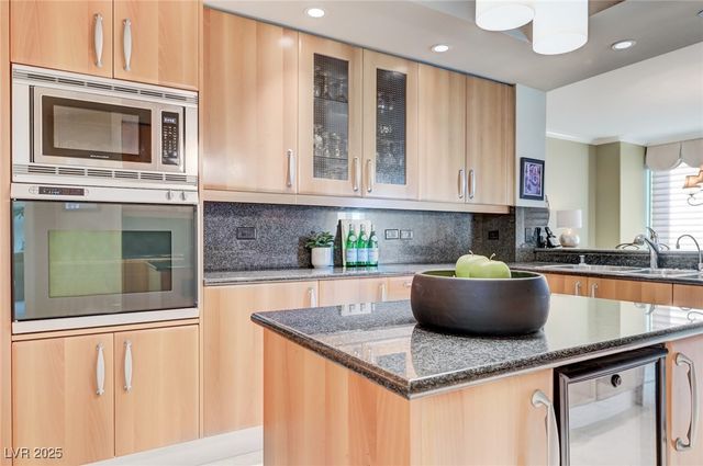 2747 Paradise Road 2201, Las Vegas, NV 89109