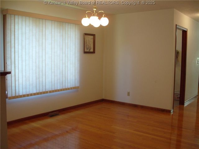 717 4th Avenue, Montgomery, WV 25136