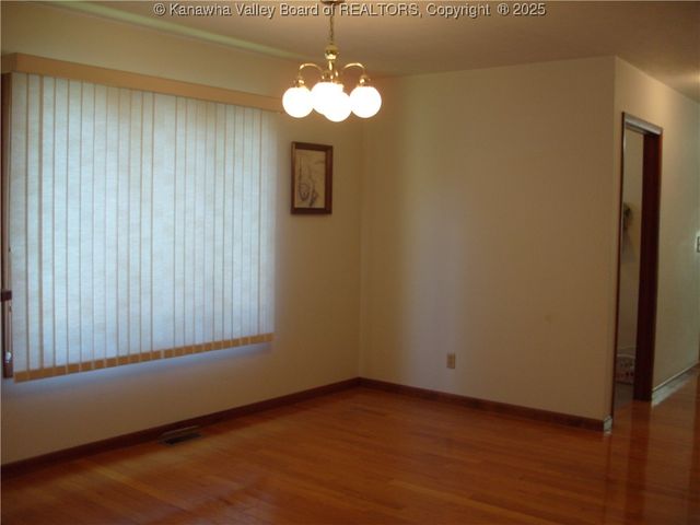 717 4th Avenue, Montgomery, WV 25136