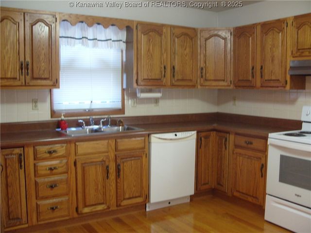 717 4th Avenue, Montgomery, WV 25136