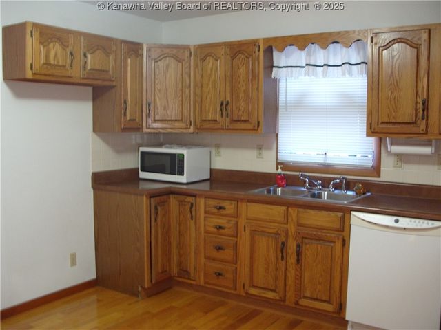 717 4th Avenue, Montgomery, WV 25136