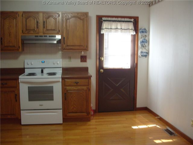 717 4th Avenue, Montgomery, WV 25136