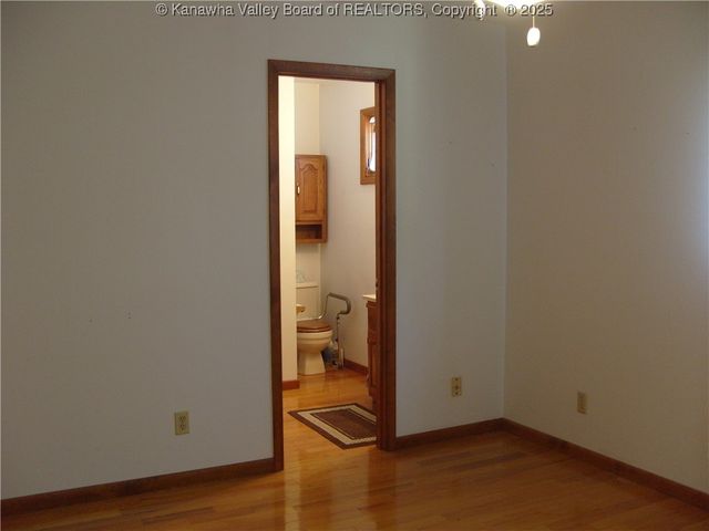 717 4th Avenue, Montgomery, WV 25136