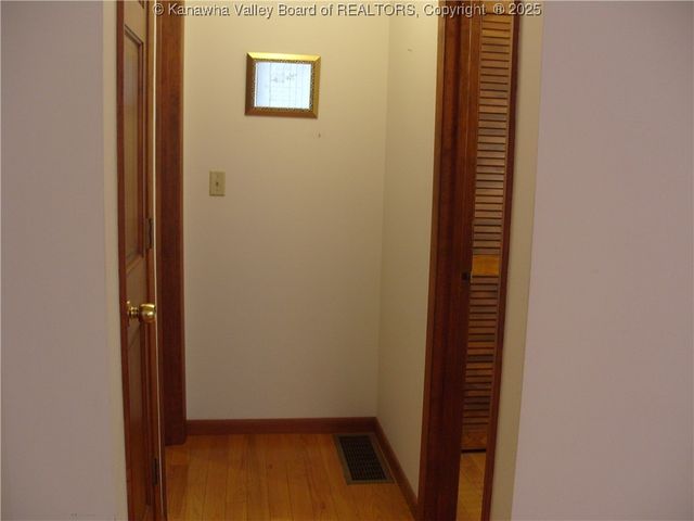 717 4th Avenue, Montgomery, WV 25136