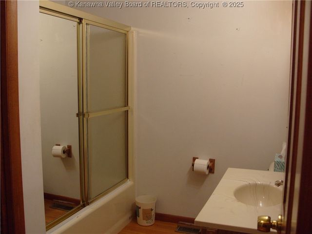 717 4th Avenue, Montgomery, WV 25136