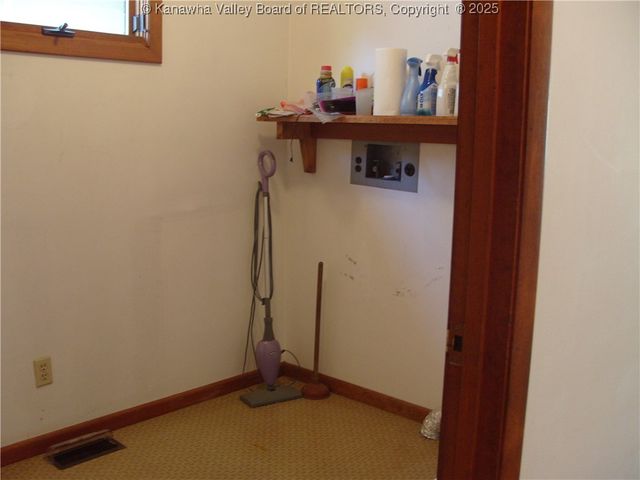 717 4th Avenue, Montgomery, WV 25136