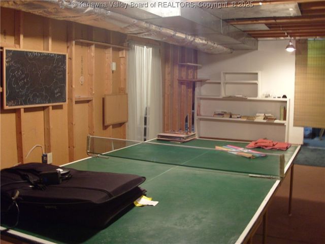 717 4th Avenue, Montgomery, WV 25136