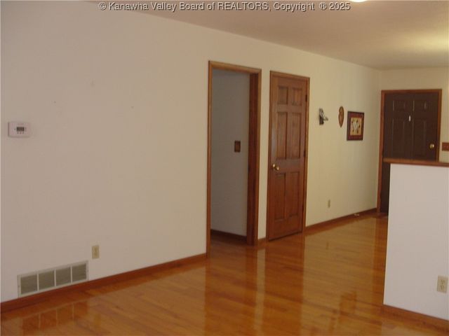 717 4th Avenue, Montgomery, WV 25136