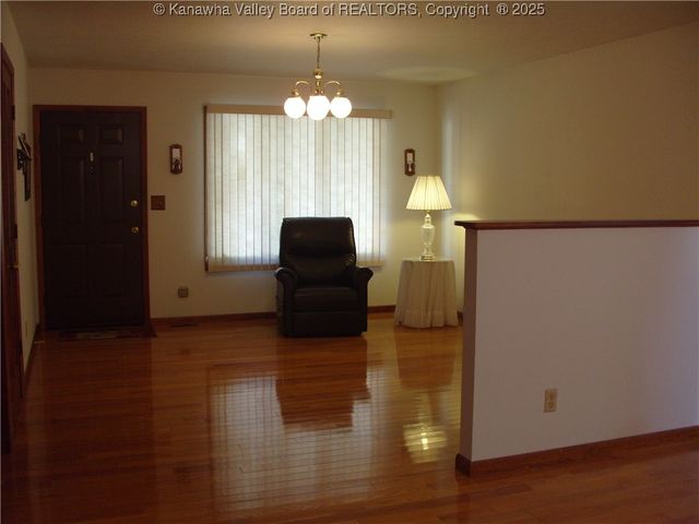 717 4th Avenue, Montgomery, WV 25136