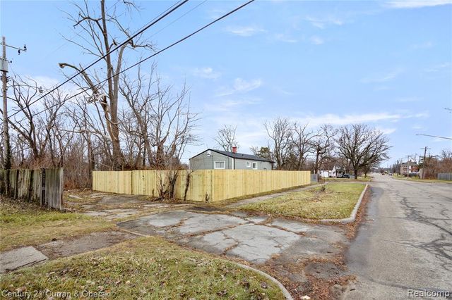 9901 Yellowstone Street, Detroit, MI 48204