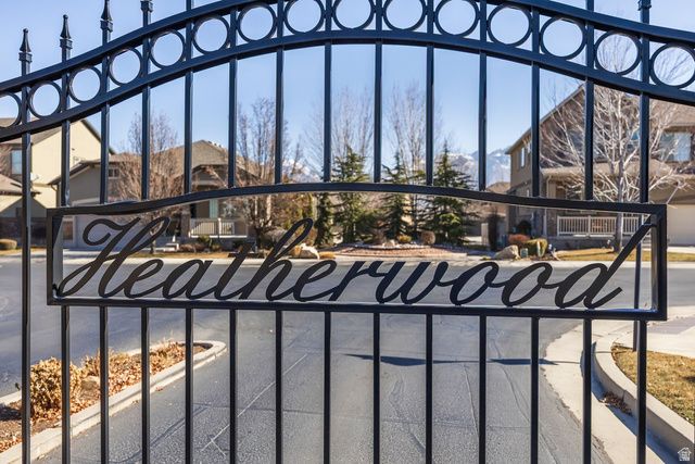 11181 S VILLAGE GROVE LN, South Jordan, UT 84095