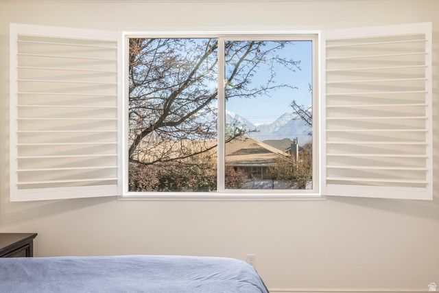 11181 S VILLAGE GROVE LN, South Jordan, UT 84095