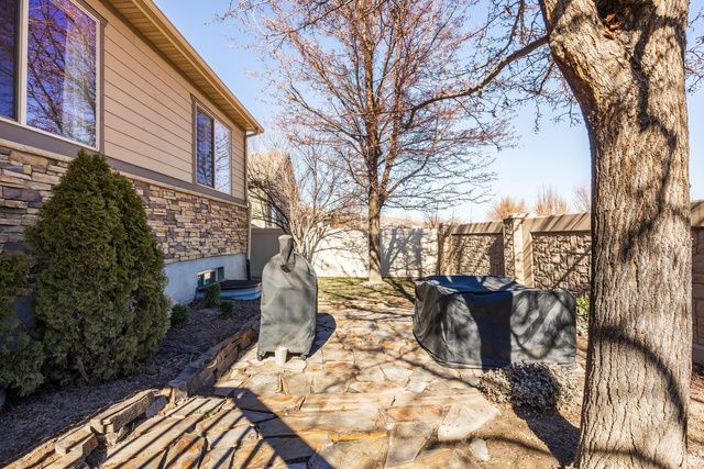 11181 S VILLAGE GROVE LN, South Jordan, UT 84095