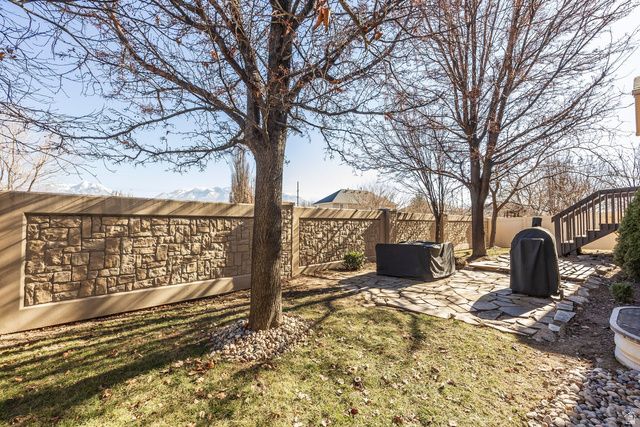 11181 S VILLAGE GROVE LN, South Jordan, UT 84095