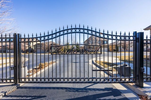 11181 S VILLAGE GROVE LN, South Jordan, UT 84095