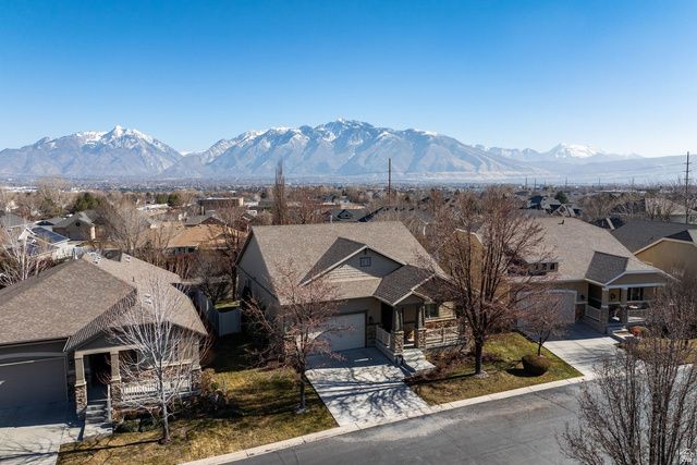 11181 S VILLAGE GROVE LN, South Jordan, UT 84095