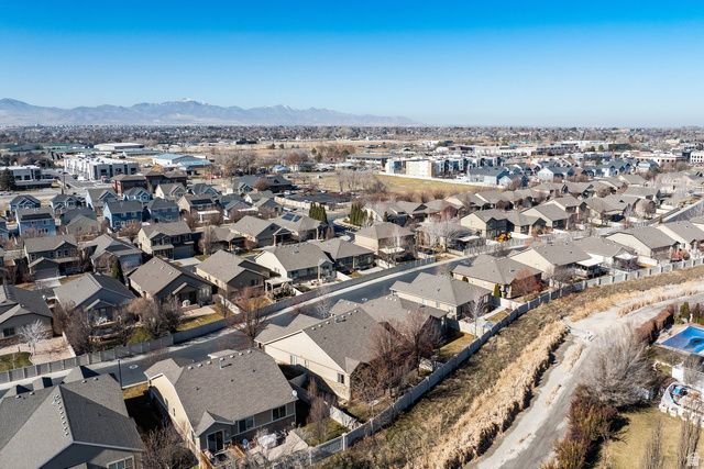 11181 S VILLAGE GROVE LN, South Jordan, UT 84095