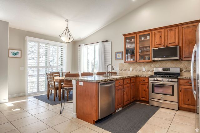 11181 S VILLAGE GROVE LN, South Jordan, UT 84095