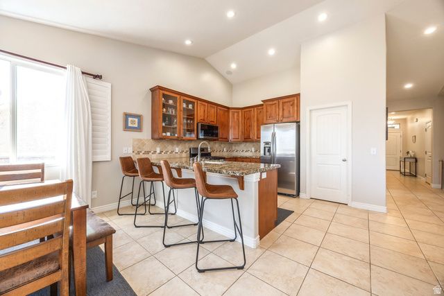 11181 S VILLAGE GROVE LN, South Jordan, UT 84095