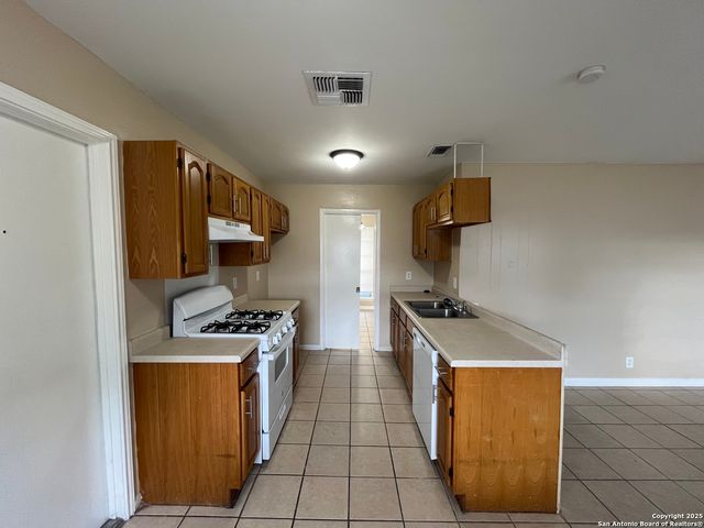 7102 Glen Point, San Antonio, TX 78239