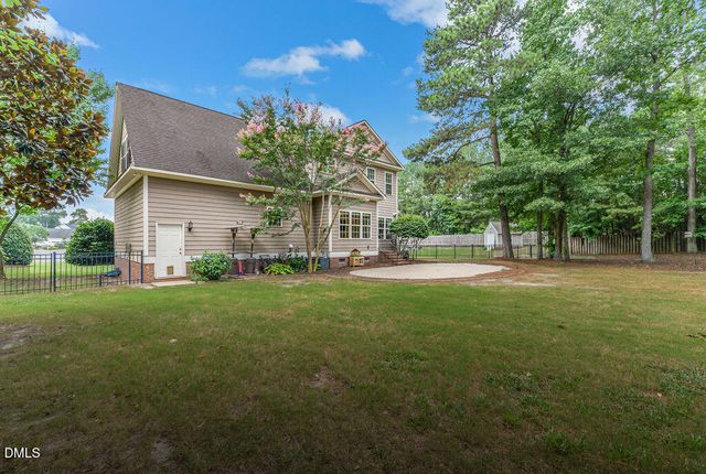 2300 Larkhaven Court, Fayetteville, NC 28303