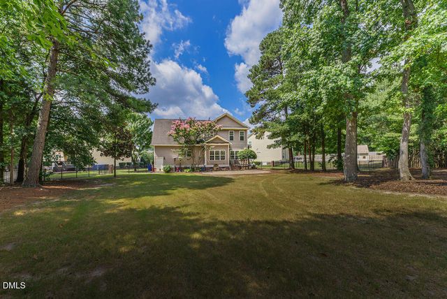 2300 Larkhaven Court, Fayetteville, NC 28303