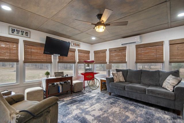 2925 E Snow Lane, Alexander, AR 72002