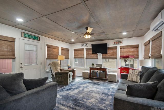 2925 E Snow Lane, Alexander, AR 72002