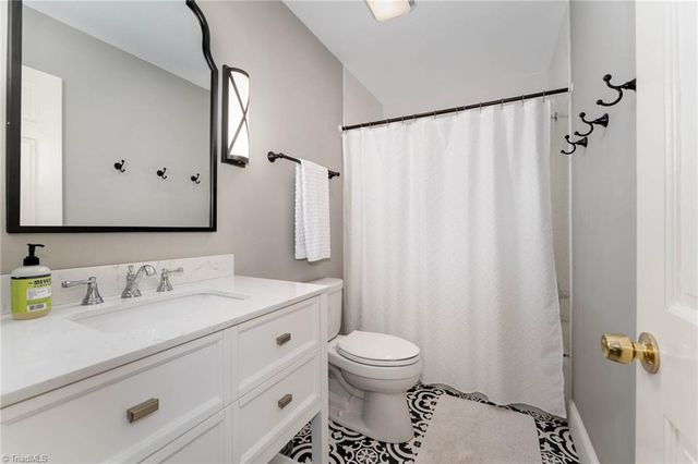 130 Sunset Circle 104, Greensboro, NC 27408