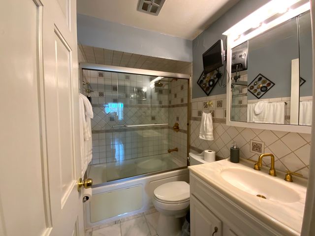 7854 S South Shore Drive 405, Chicago, IL 60649