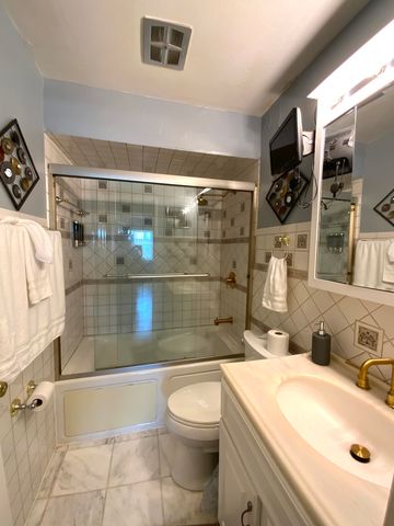 7854 S South Shore Drive 405, Chicago, IL 60649