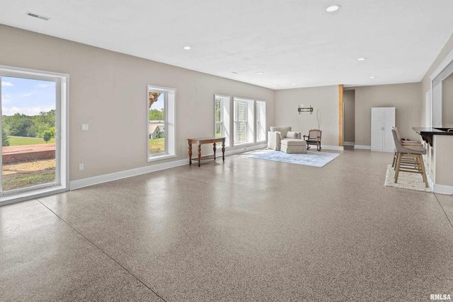 1335 N UTAH Avenue, Davenport, IA 52804