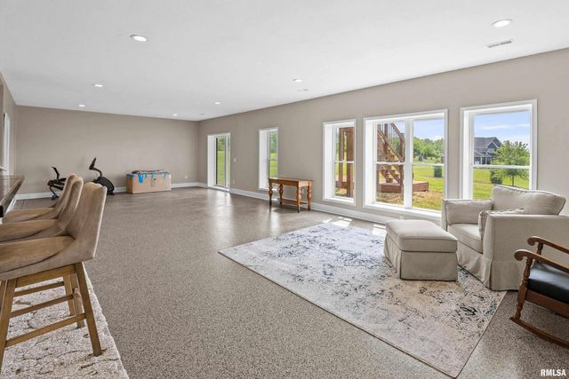 1335 N UTAH Avenue, Davenport, IA 52804