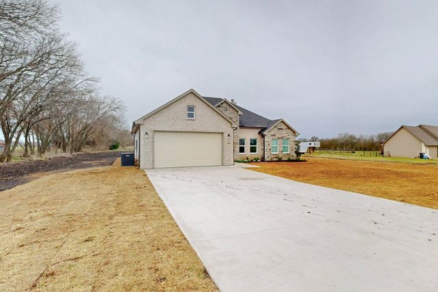 3533 County Road 1092, Celeste, TX 75423